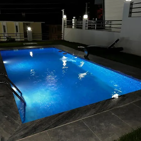Black Pearl Private Detached With Pool & Seaview *