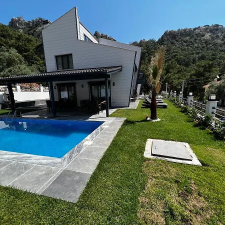 Black Pearl Private Detached With Pool & Seaview *